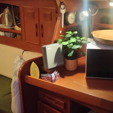 Boat-Apartamento Flotante Cadiz.. La Juanita Arroyo المظهر الخارجي الصورة