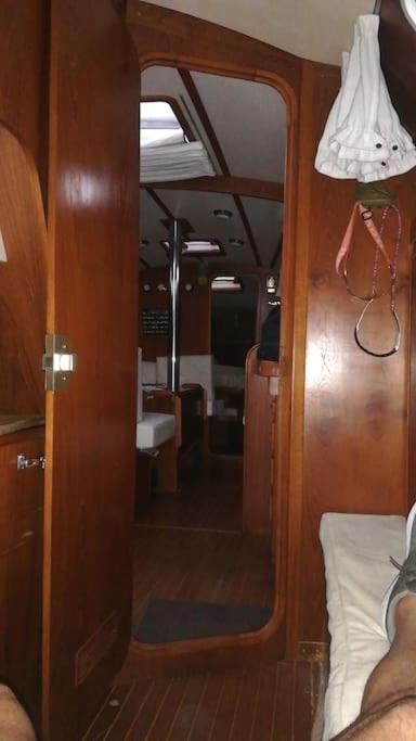Boat-Apartamento Flotante Cadiz.. La Juanita Arroyo المظهر الخارجي الصورة