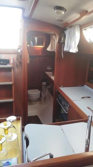 Boat-Apartamento Flotante Cadiz.. La Juanita Arroyo المظهر الخارجي الصورة