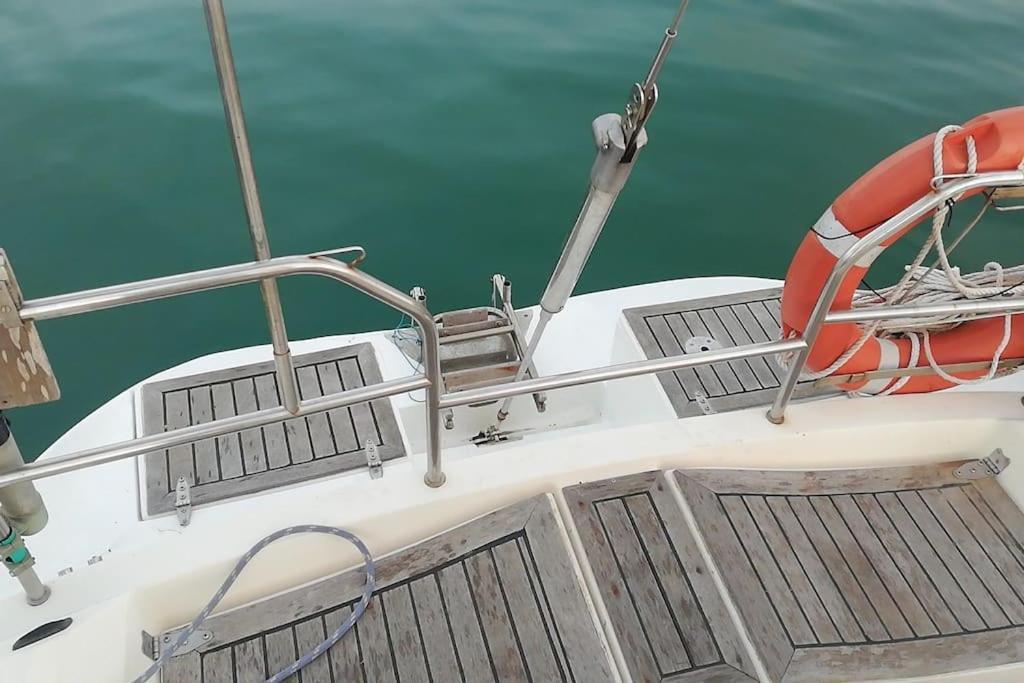 Boat-Apartamento Flotante Cadiz.. La Juanita Arroyo المظهر الخارجي الصورة
